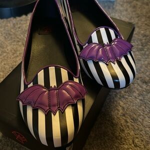 Strangecult bat flats